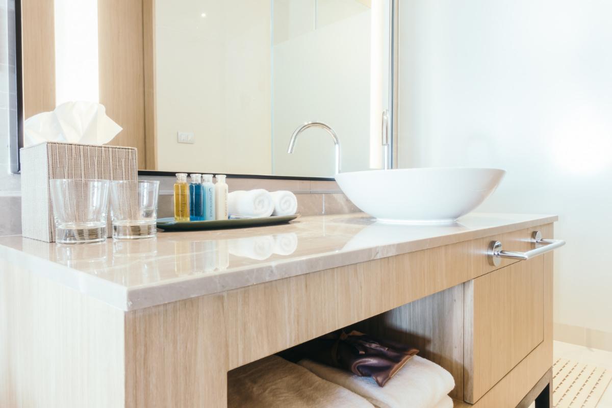 6 Solutions to Organize Your Apartment Bathroom